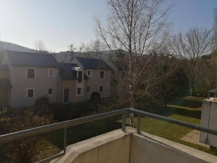Appartement Calme Et Propre Le Goelia Saint-Geniez-dʼOlt Esterno foto